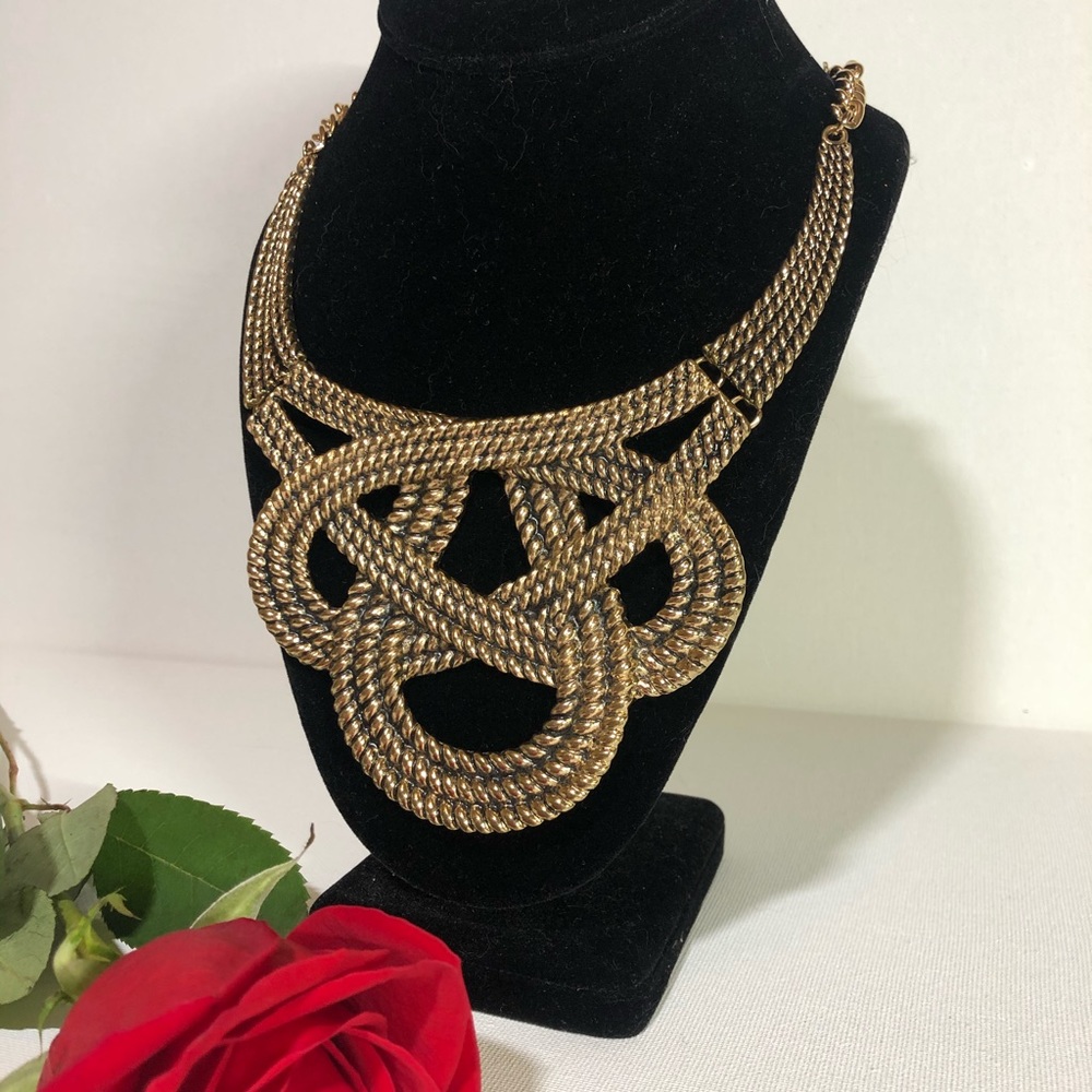 Metallic necklace.